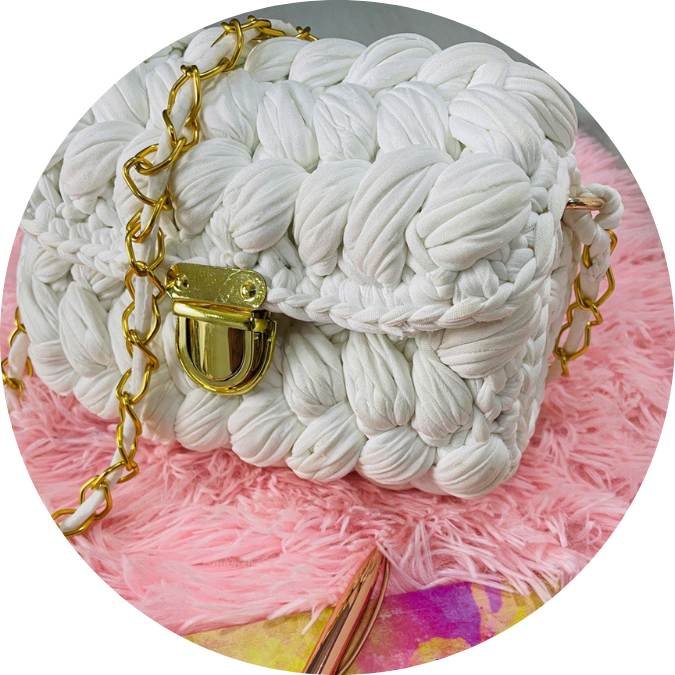 Bolso redondo tejido a mano